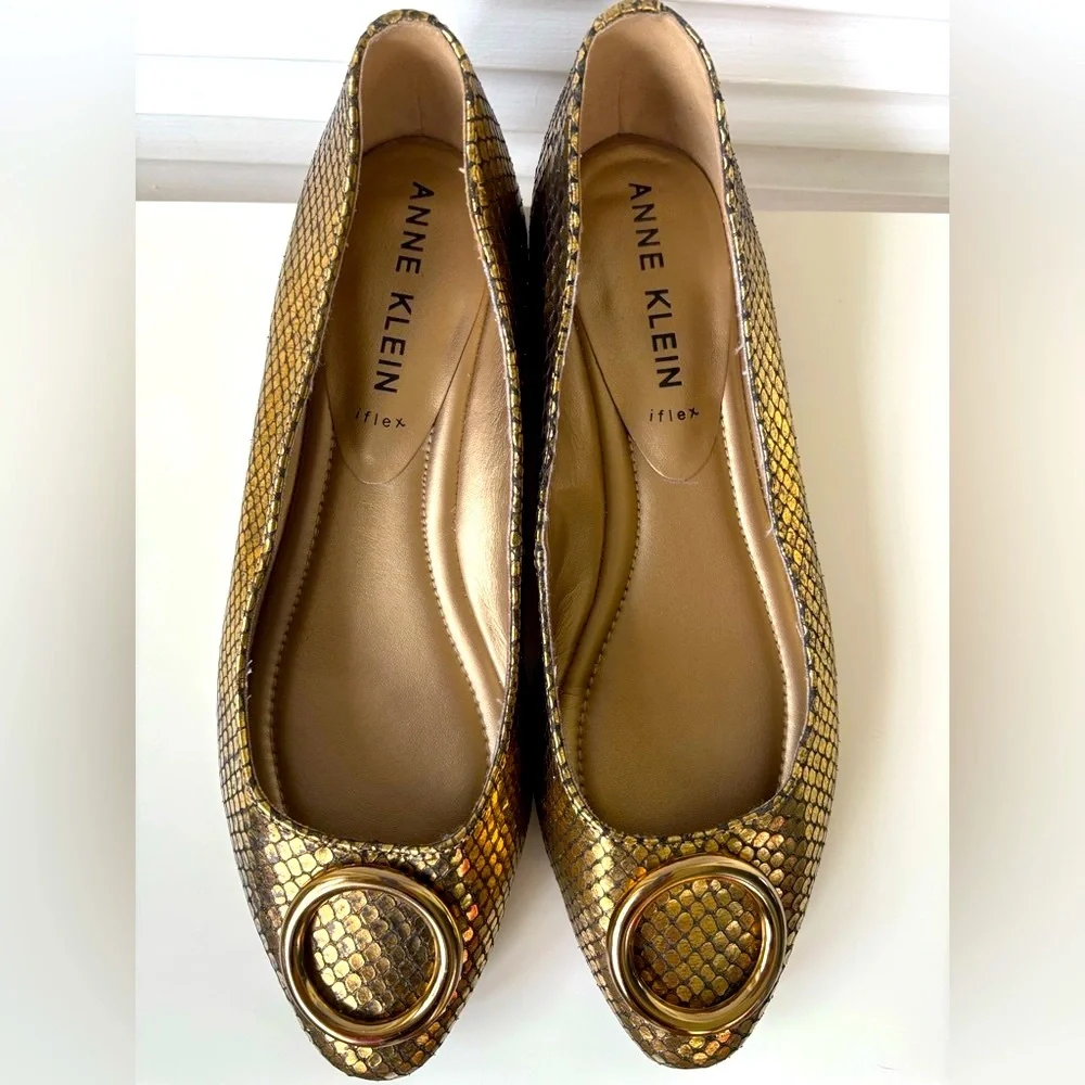 Anne Klein Women's Olivet Ballet Flat, Gold/Black color size 7